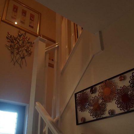 Penthouse Apartment Sleeps 11 เอดินบะระ ภายนอก รูปภาพ