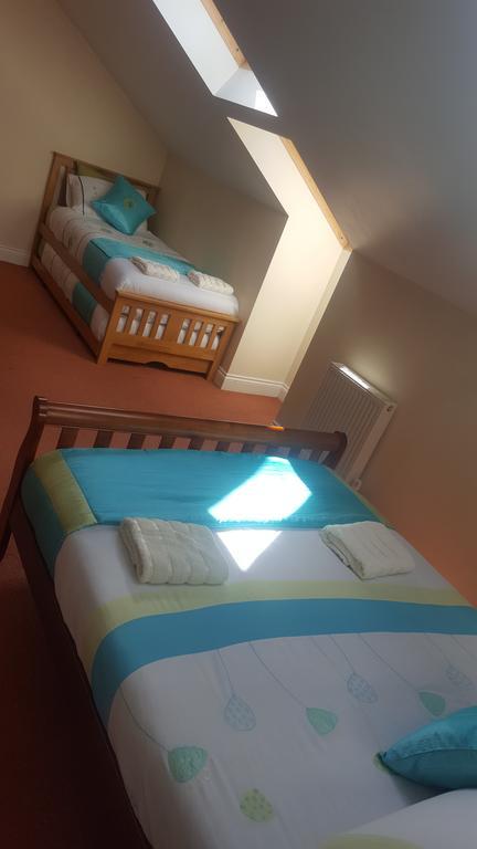 Penthouse Apartment Sleeps 11 เอดินบะระ ภายนอก รูปภาพ