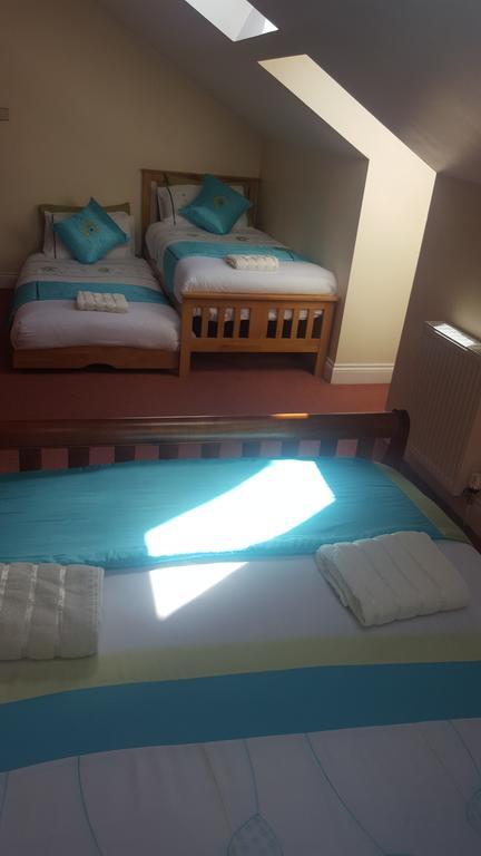 Penthouse Apartment Sleeps 11 เอดินบะระ ภายนอก รูปภาพ