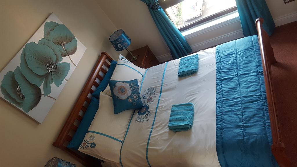 Penthouse Apartment Sleeps 11 เอดินบะระ ภายนอก รูปภาพ