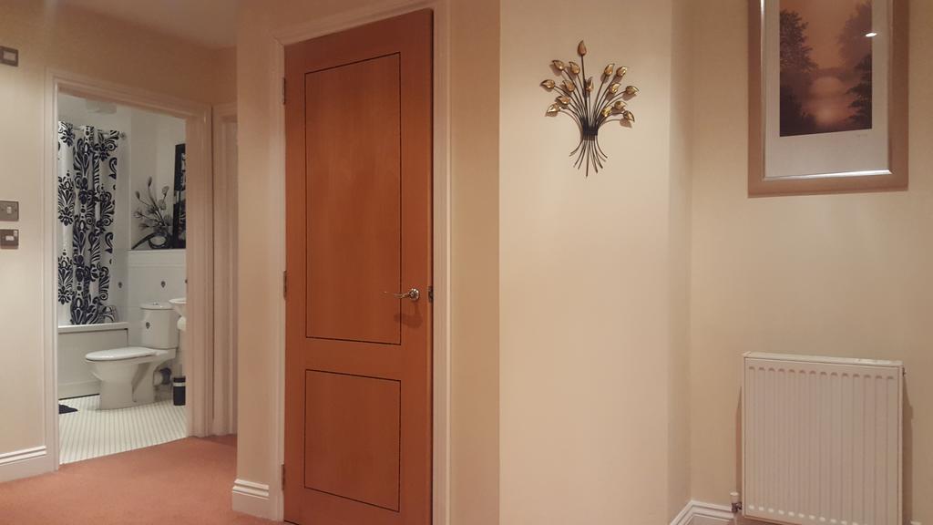 Penthouse Apartment Sleeps 11 เอดินบะระ ภายนอก รูปภาพ