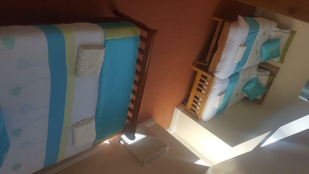 Penthouse Apartment Sleeps 11 เอดินบะระ ภายนอก รูปภาพ